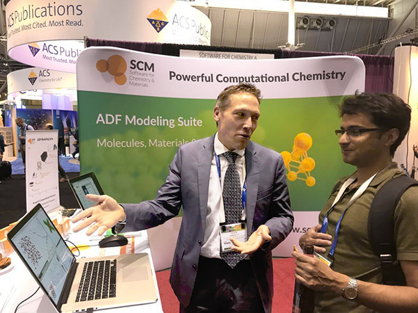 Banner voor Software for Chemistry & Materials op een beurs in de USA